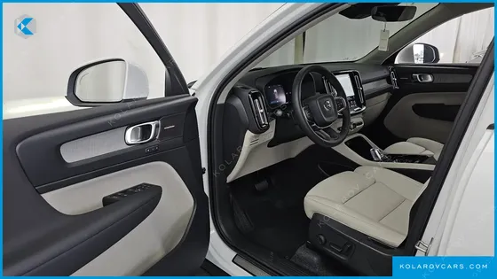 VOLVO XC40 B4 ULTRA BRIGHT