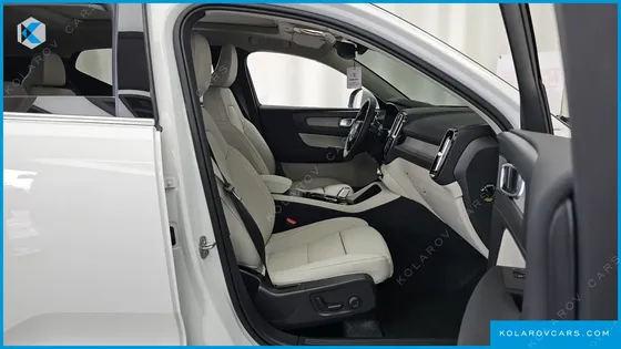 VOLVO XC40 B4 ULTRA BRIGHT