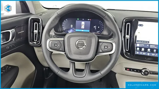 VOLVO XC40 B4 ULTRA BRIGHT