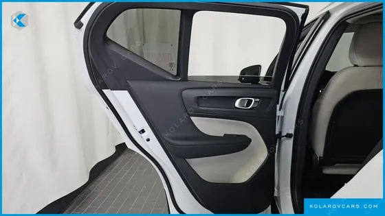 VOLVO XC40 B4 ULTRA BRIGHT