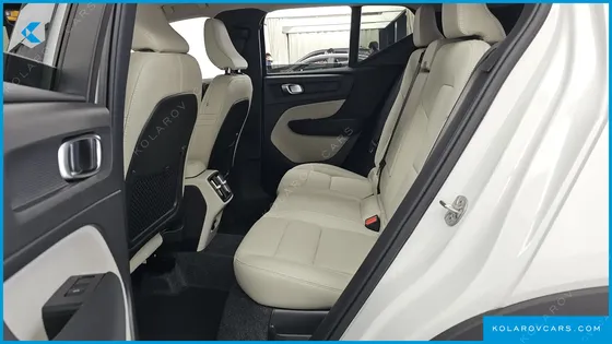 VOLVO XC40 B4 ULTRA BRIGHT