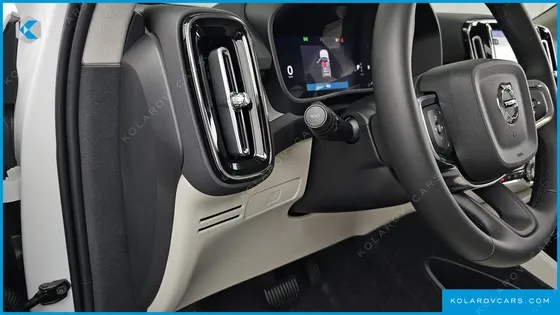 VOLVO XC40 B4 ULTRA BRIGHT