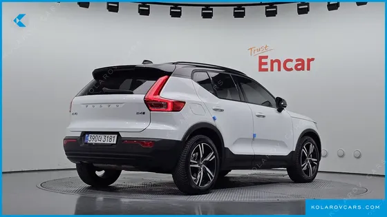VOLVO XC40 B4 R-DESIGN