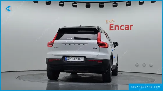 VOLVO XC40 B4 R-DESIGN