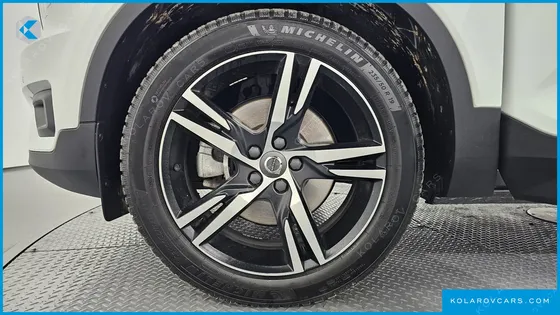 VOLVO XC40 B4 R-DESIGN