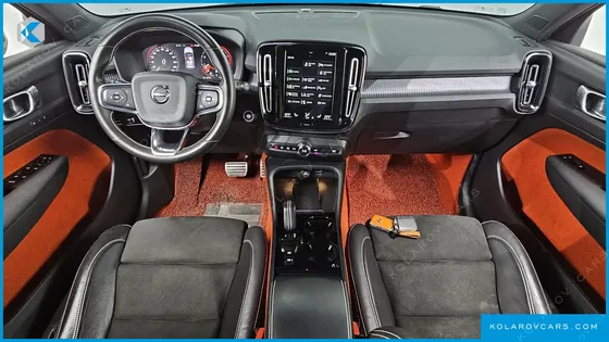 VOLVO XC40 B4 R-DESIGN