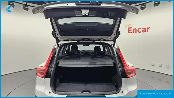 VOLVO XC40 B4 R-DESIGN