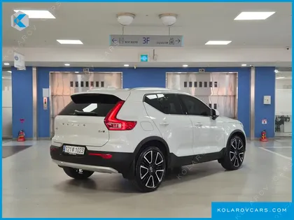 VOLVO XC40 B4 ULTRA BRIGHT