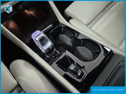 VOLVO XC40 B4 ULTRA BRIGHT