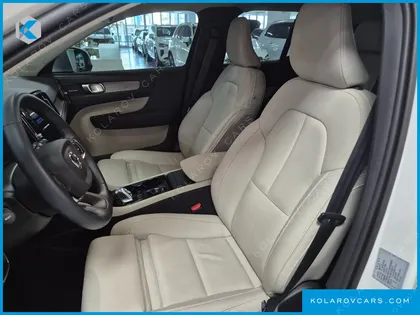 VOLVO XC40 B4 ULTRA BRIGHT