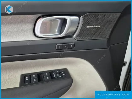 VOLVO XC40 B4 ULTRA BRIGHT