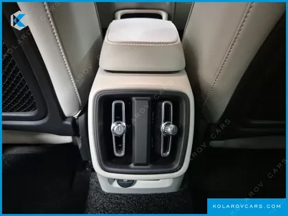 VOLVO XC40 B4 ULTRA BRIGHT