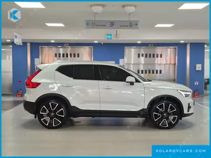 VOLVO XC40 B4 ULTRA BRIGHT