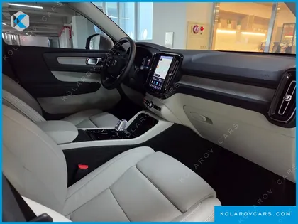 VOLVO XC40 B4 ULTRA BRIGHT
