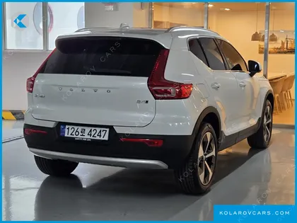 VOLVO XC40 B4 ULTRA BRIGHT