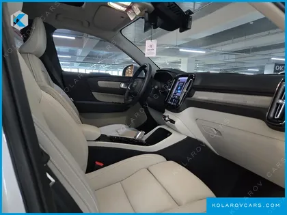 VOLVO XC40 B4 ULTRA BRIGHT