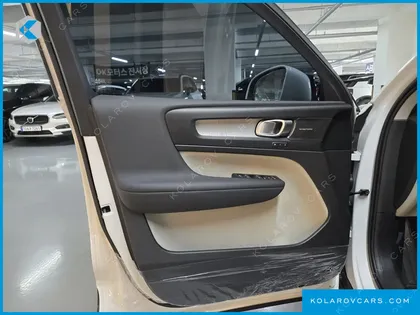 VOLVO XC40 B4 ULTRA BRIGHT