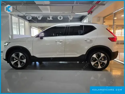 VOLVO XC40 B4 ULTRA BRIGHT
