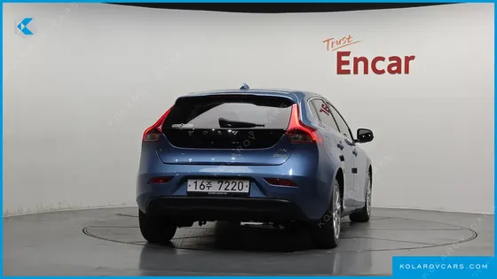 VOLVO V40 D2