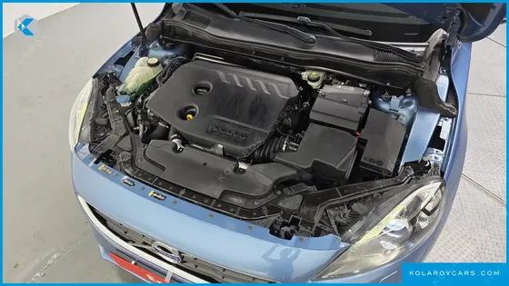 VOLVO V40 D2