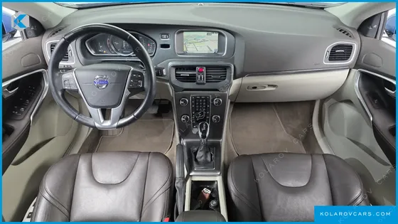 VOLVO V40 D2
