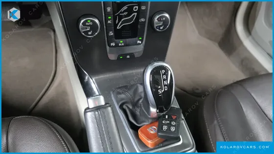 VOLVO V40 D2