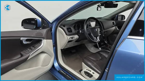 VOLVO V40 D2