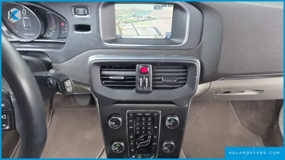 VOLVO V40 D2