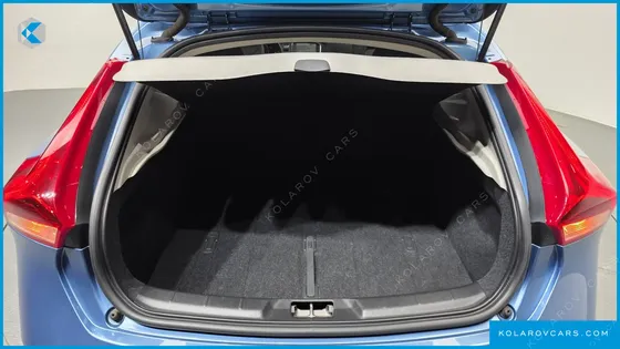 VOLVO V40 D2