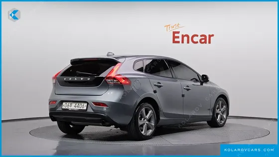 VOLVO V40 D3