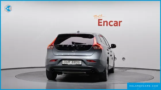 VOLVO V40 D3