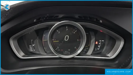 VOLVO V40 D3