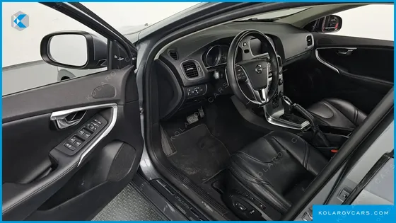 VOLVO V40 D3