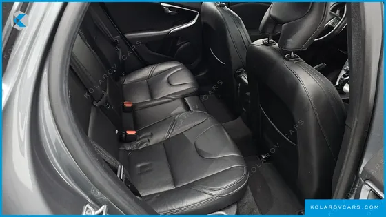 VOLVO V40 D3