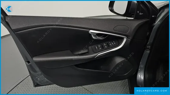 VOLVO V40 D3