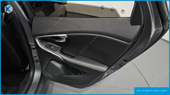 VOLVO V40 D3