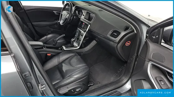 VOLVO V40 D3
