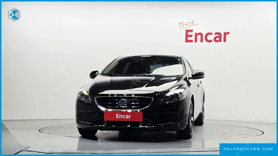 VOLVO V40 T5