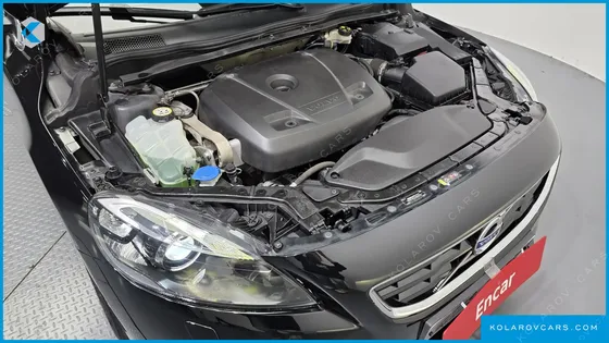 VOLVO V40 T5