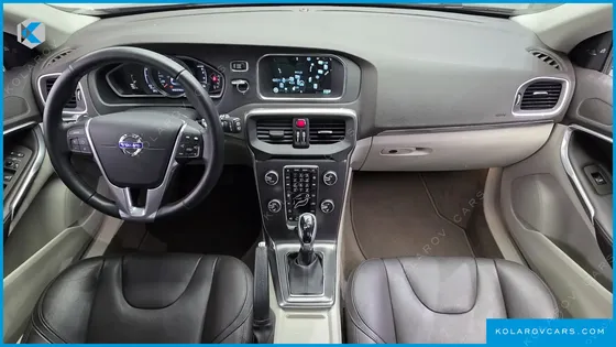 VOLVO V40 T5