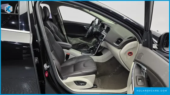 VOLVO V40 T5