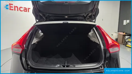 VOLVO V40 T5