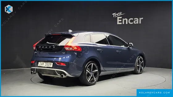 VOLVO V40 T5