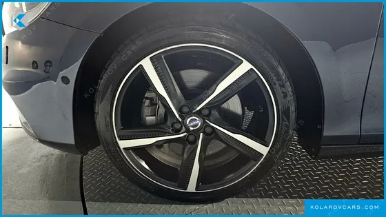 VOLVO V40 T5