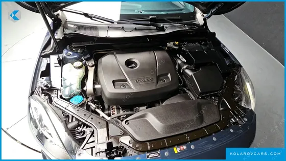 VOLVO V40 T5