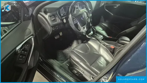 VOLVO V40 T5