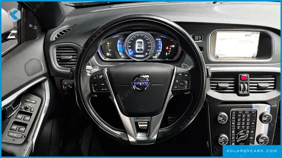 VOLVO V40 T5