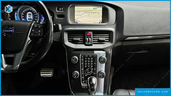 VOLVO V40 T5