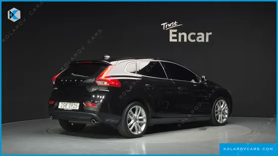 VOLVO V40 D4