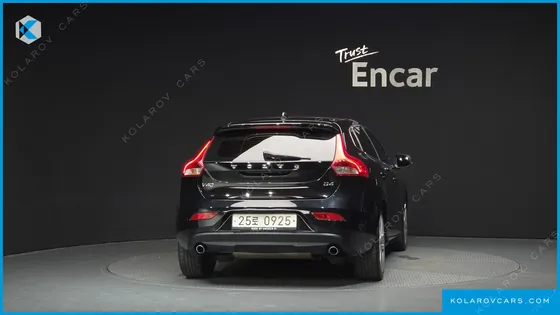 VOLVO V40 D4